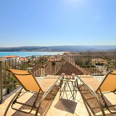 With A Beautiful Sea View - Kate**** *