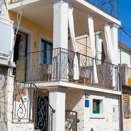 With A Beautiful Sea View - Kate**** *