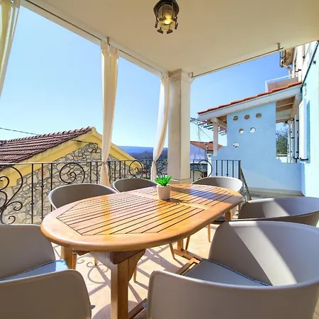 With A Beautiful Sea View - Kate**** *