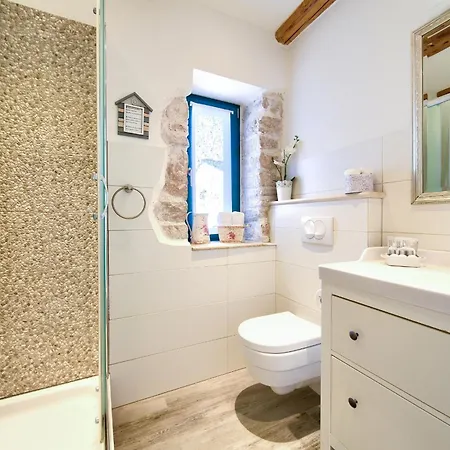 With A Beautiful Sea View - Kate**** * Cizici